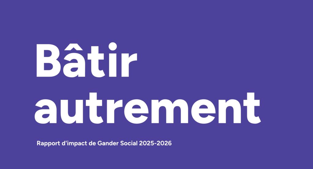 Visuel présentant les couvertures française et anglaise du Benefit Report 2025-2026 de Gander Social, avec les phrases « Bâtir autrement » et « Building differently » en gros caractères blancs sur fond violet.